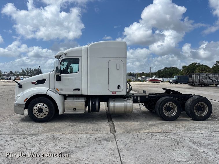 image for item YA3196 2017 Peterbilt 579 semi truck