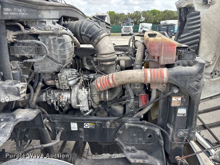 image for item YA3196 2017 Peterbilt 579 semi truck