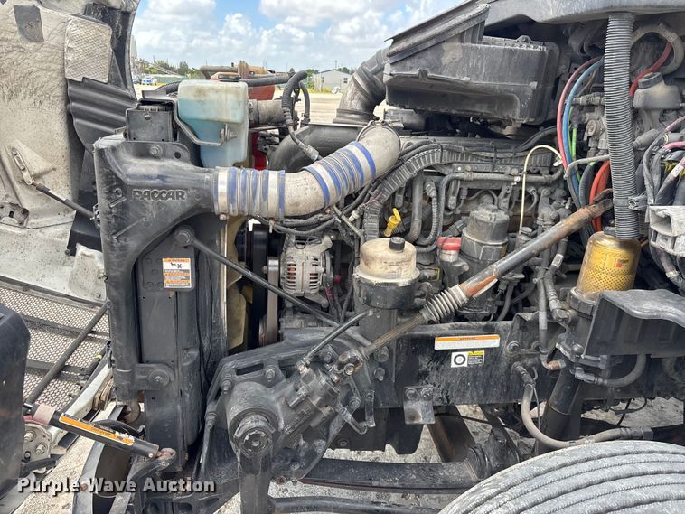 image for item YA3196 2017 Peterbilt 579 semi truck