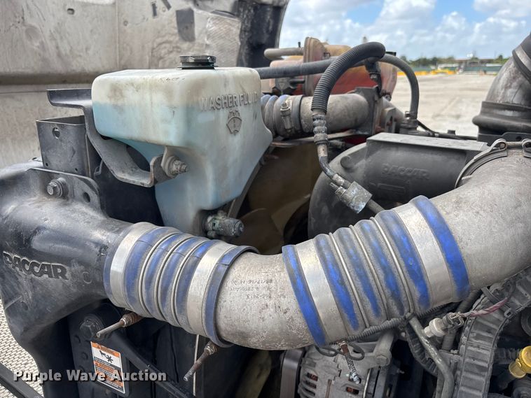 image for item YA3196 2017 Peterbilt 579 semi truck