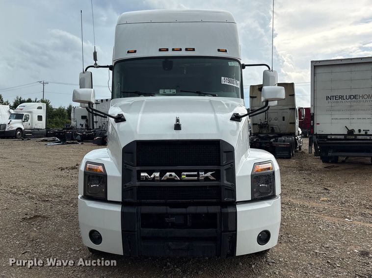 image for item YA3394 2023 Mack Anthem semi truck