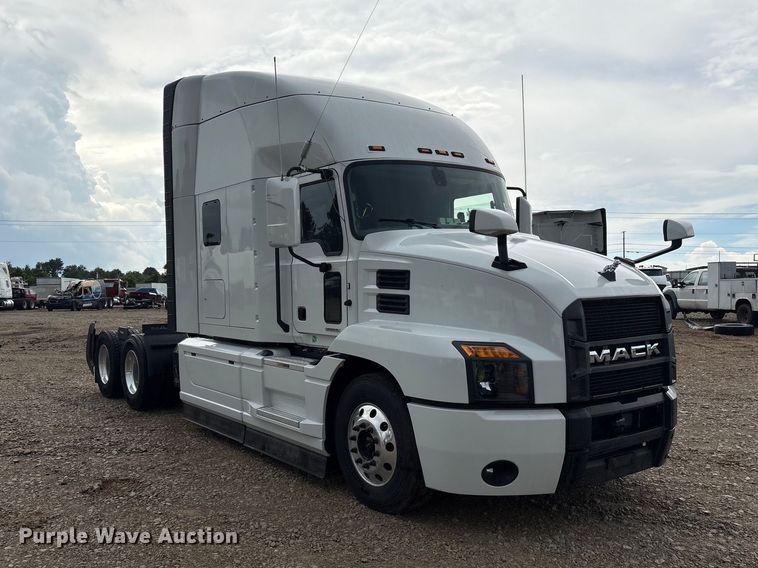 image for item YA3394 2023 Mack Anthem semi truck