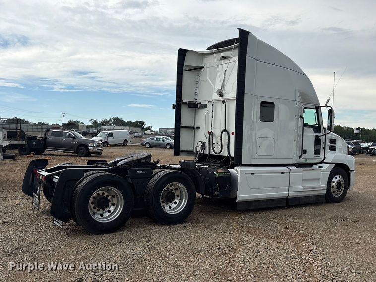 image for item YA3394 2023 Mack Anthem semi truck