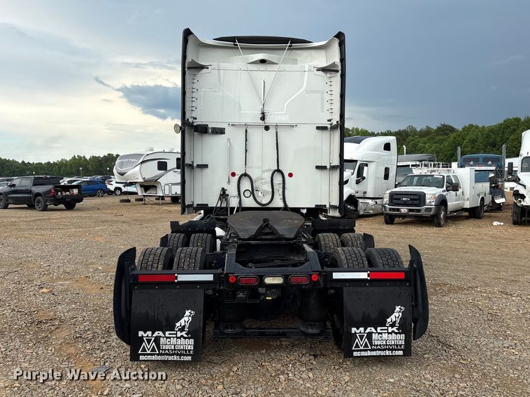 image for item YA3394 2023 Mack Anthem semi truck