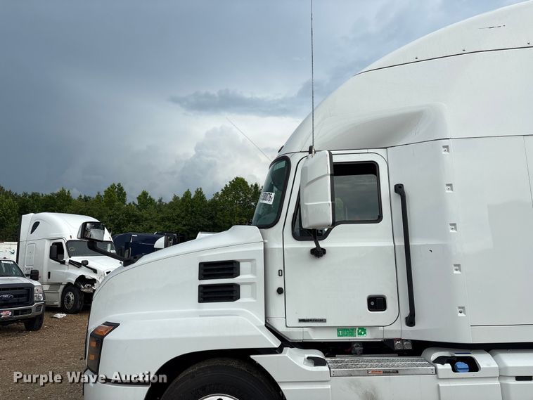 image for item YA3394 2023 Mack Anthem semi truck