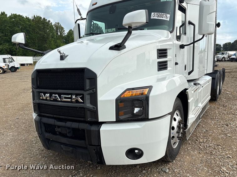 image for item YA3394 2023 Mack Anthem semi truck