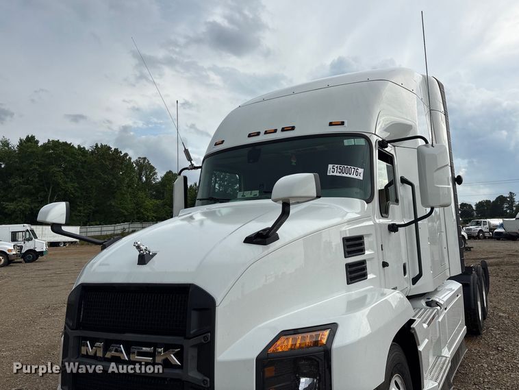 image for item YA3394 2023 Mack Anthem semi truck