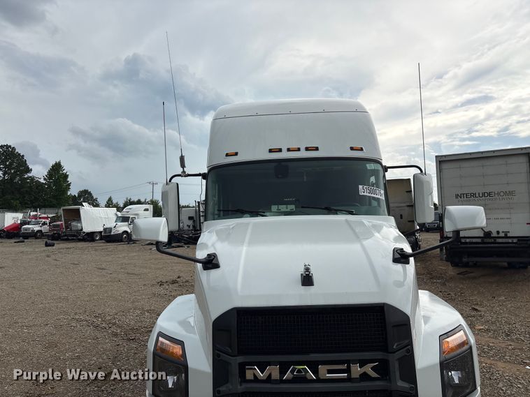 image for item YA3394 2023 Mack Anthem semi truck