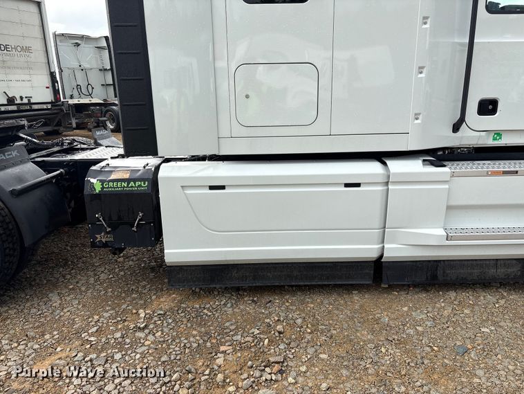 image for item YA3394 2023 Mack Anthem semi truck
