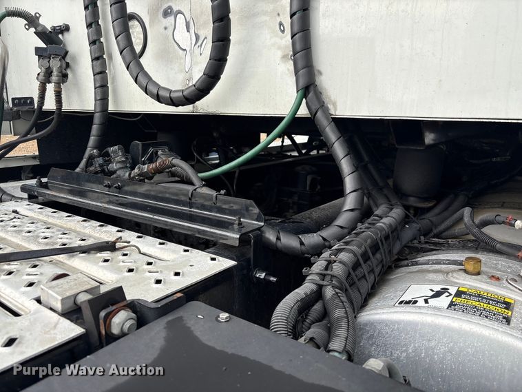 image for item YA3394 2023 Mack Anthem semi truck