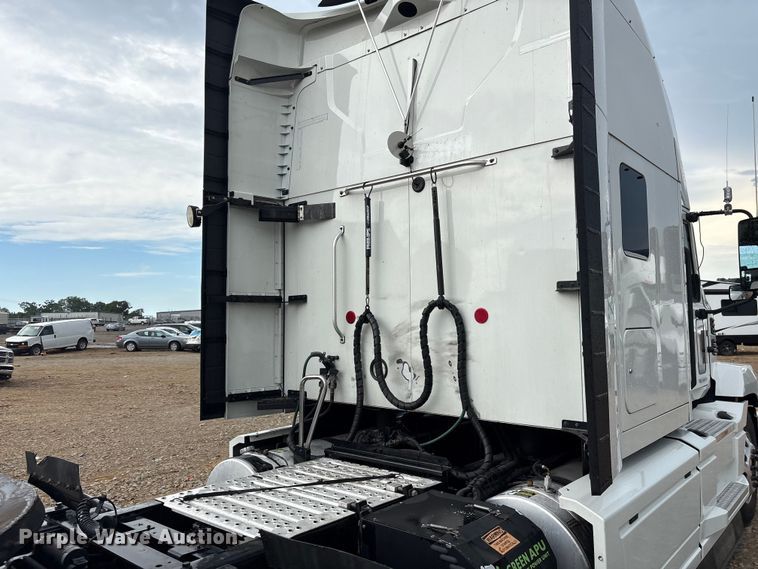 image for item YA3394 2023 Mack Anthem semi truck