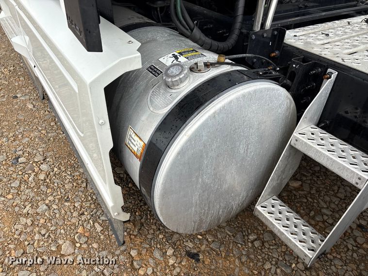 image for item YA3394 2023 Mack Anthem semi truck