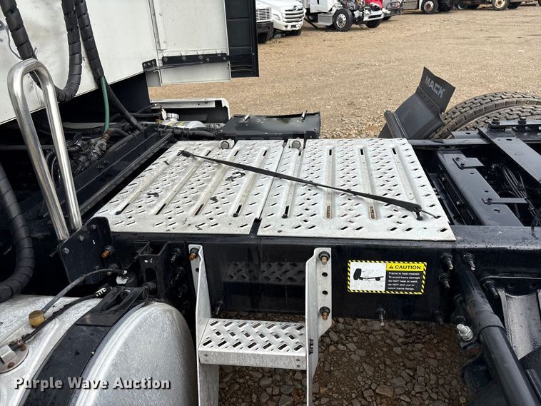 image for item YA3394 2023 Mack Anthem semi truck