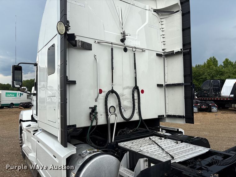 image for item YA3394 2023 Mack Anthem semi truck