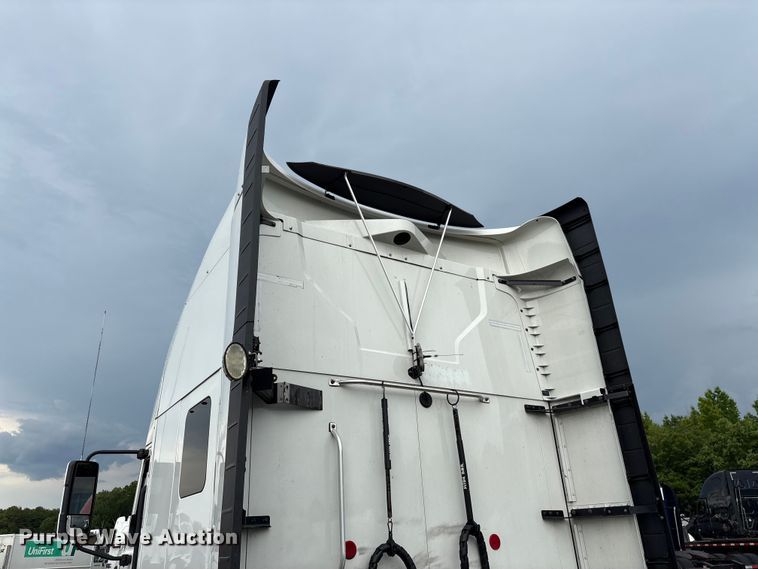image for item YA3394 2023 Mack Anthem semi truck