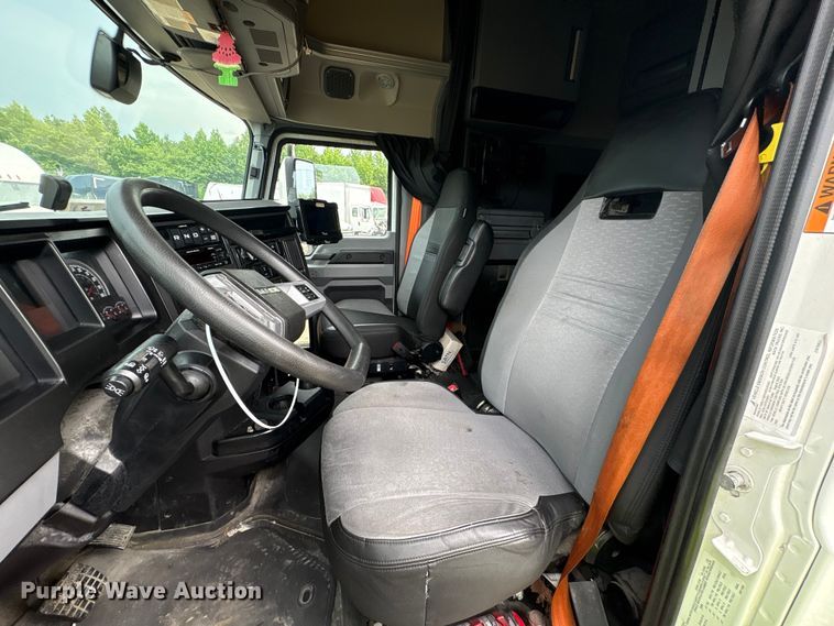 image for item YA3394 2023 Mack Anthem semi truck