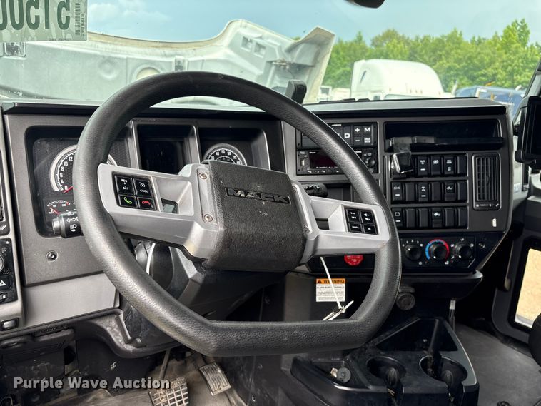 image for item YA3394 2023 Mack Anthem semi truck