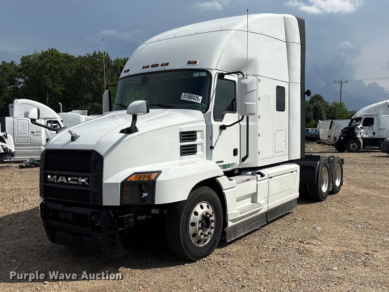 image for item YA3395 2023 Mack Anthem semi truck