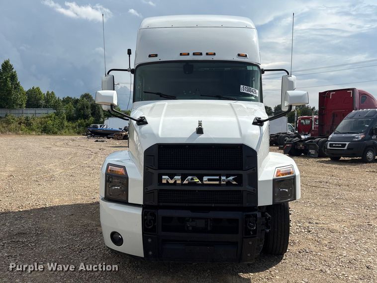 image for item YA3395 2023 Mack Anthem semi truck