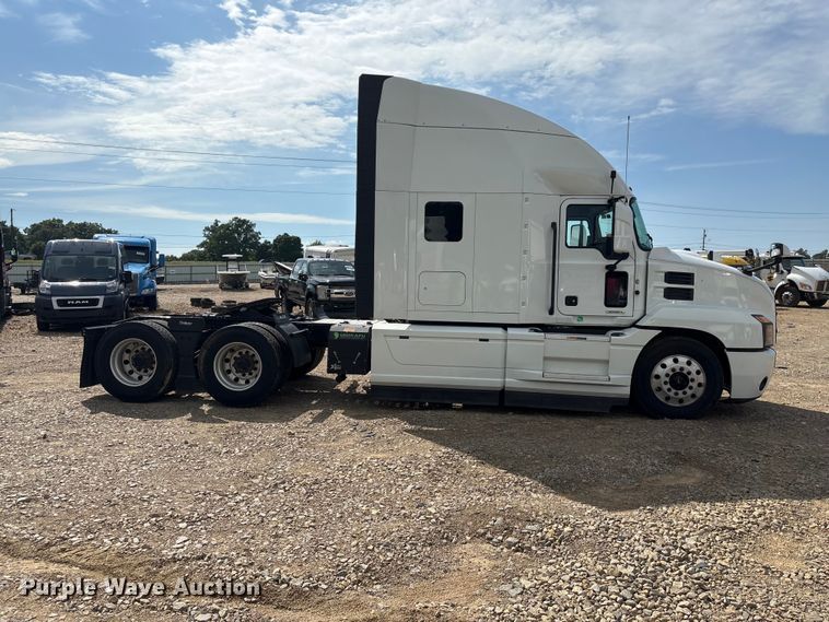 image for item YA3395 2023 Mack Anthem semi truck