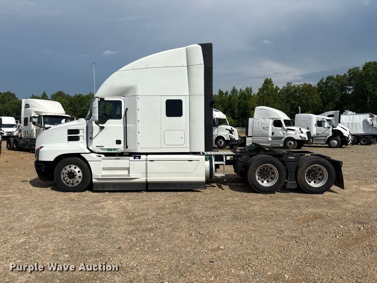 image for item YA3395 2023 Mack Anthem semi truck