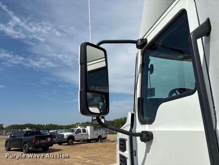 image for item YA3395 2023 Mack Anthem semi truck