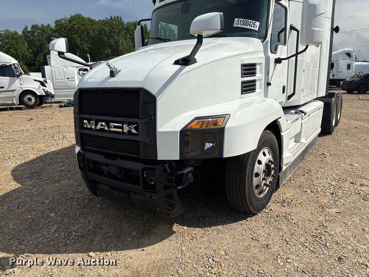 image for item YA3395 2023 Mack Anthem semi truck