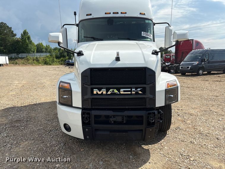 image for item YA3395 2023 Mack Anthem semi truck