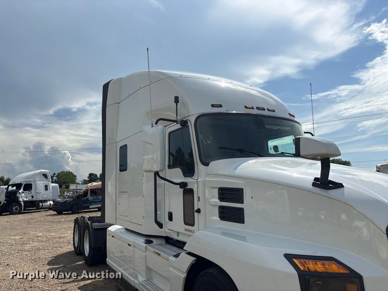 image for item YA3395 2023 Mack Anthem semi truck