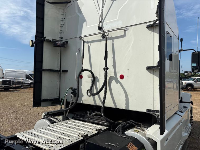image for item YA3395 2023 Mack Anthem semi truck