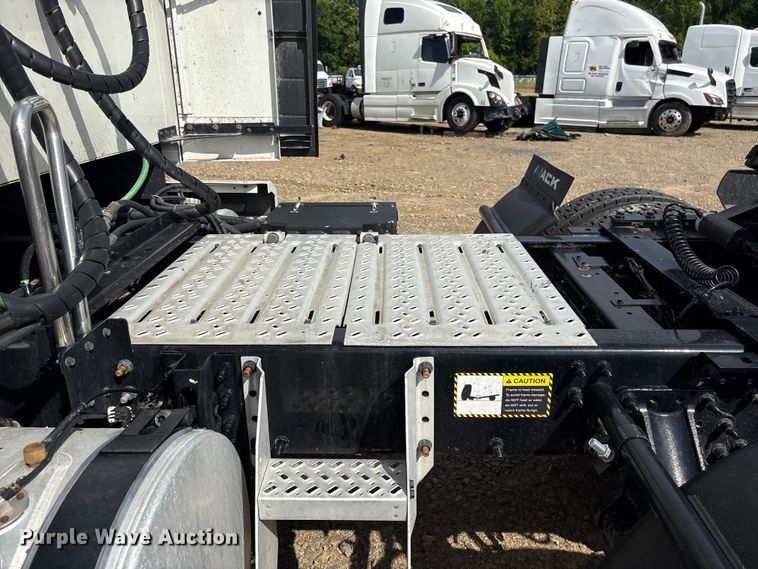 image for item YA3395 2023 Mack Anthem semi truck