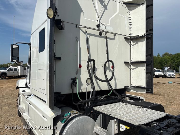 image for item YA3395 2023 Mack Anthem semi truck