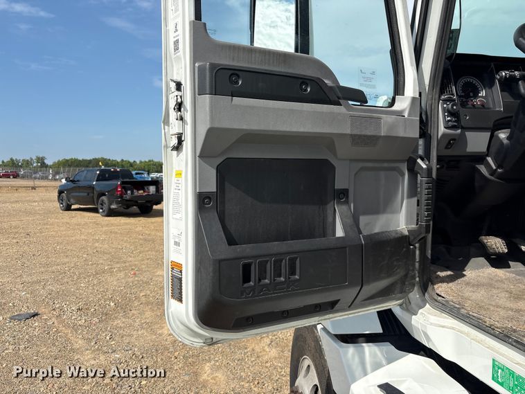 image for item YA3395 2023 Mack Anthem semi truck