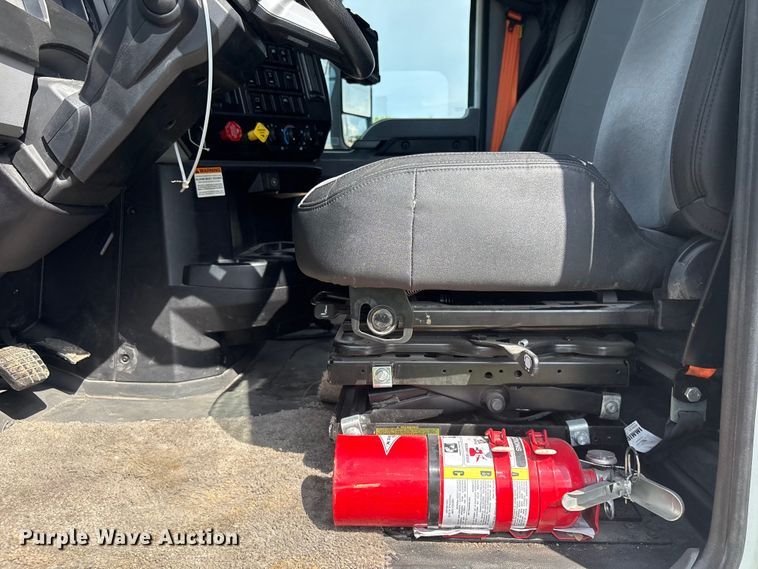image for item YA3395 2023 Mack Anthem semi truck