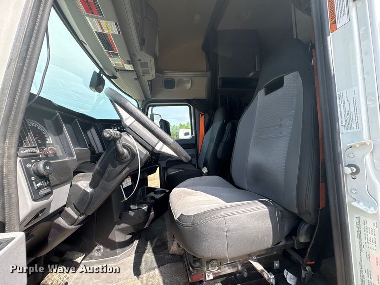 image for item YA3395 2023 Mack Anthem semi truck