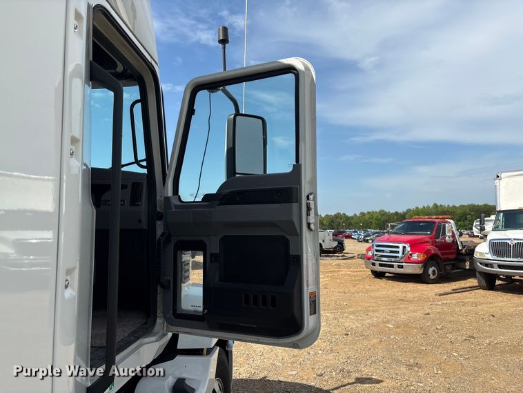image for item YA3395 2023 Mack Anthem semi truck