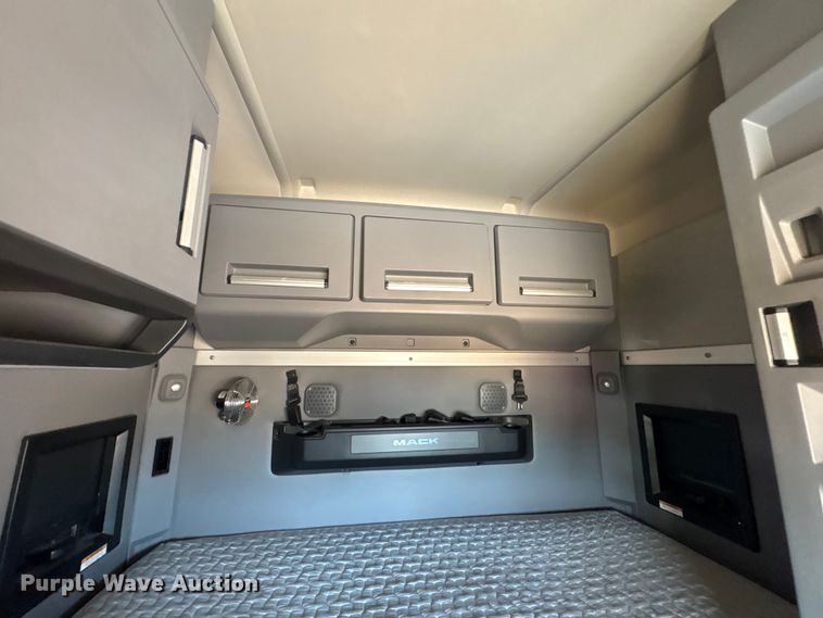 image for item YA3395 2023 Mack Anthem semi truck