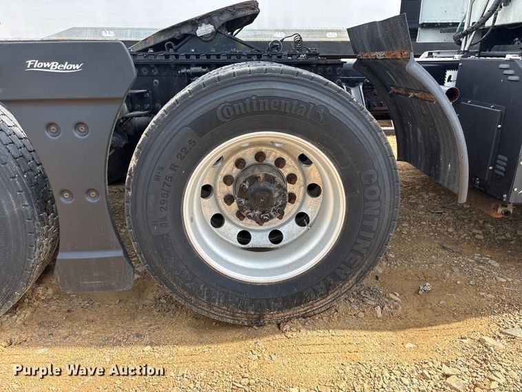 image for item YA3395 2023 Mack Anthem semi truck