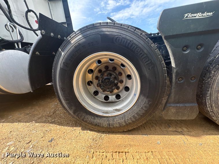 image for item YA3395 2023 Mack Anthem semi truck