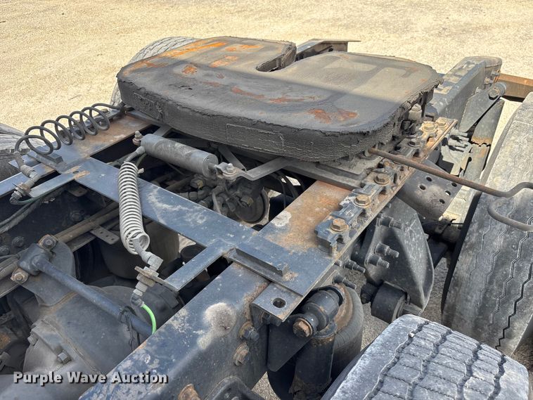 image for item YA3403 2020 Freightliner Cascadia semi truck