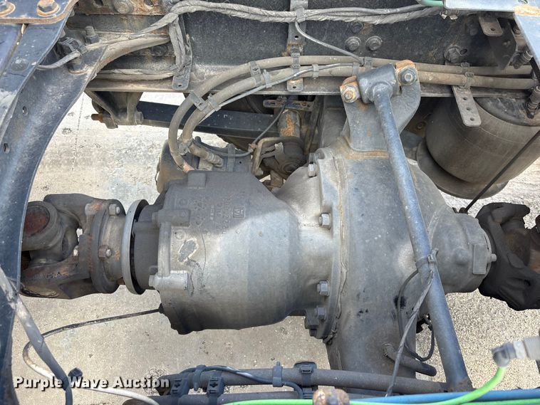 image for item YA3403 2020 Freightliner Cascadia semi truck
