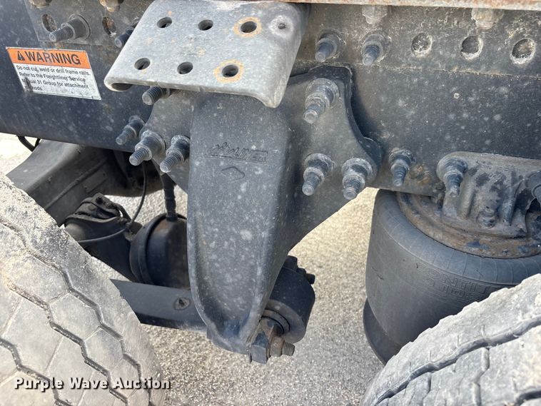 image for item YA3403 2020 Freightliner Cascadia semi truck