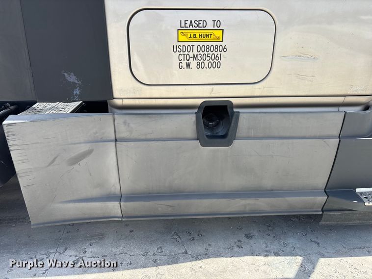 image for item YA3403 2020 Freightliner Cascadia semi truck