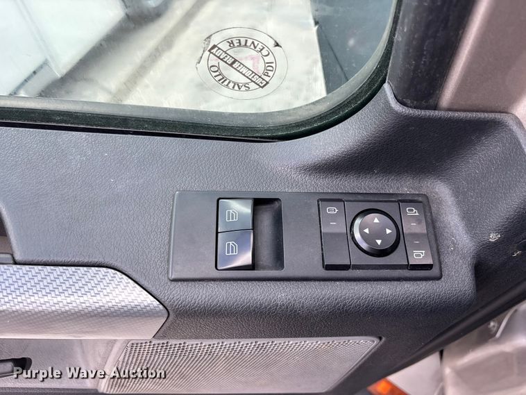 image for item YA3403 2020 Freightliner Cascadia semi truck