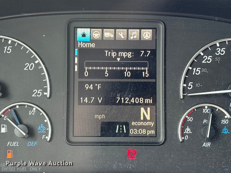 image for item YA3403 2020 Freightliner Cascadia semi truck
