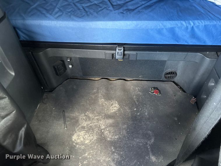 image for item YA3403 2020 Freightliner Cascadia semi truck