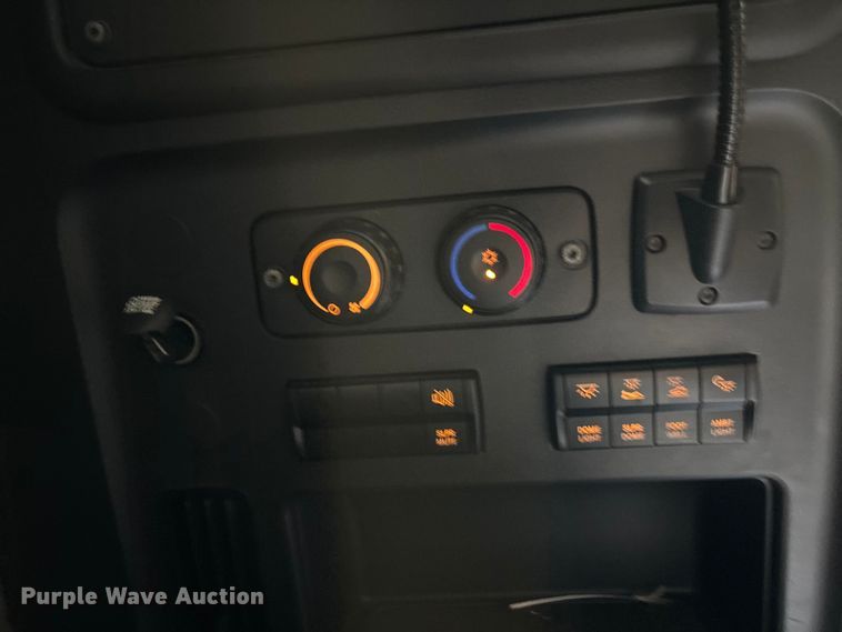 image for item YA3403 2020 Freightliner Cascadia semi truck