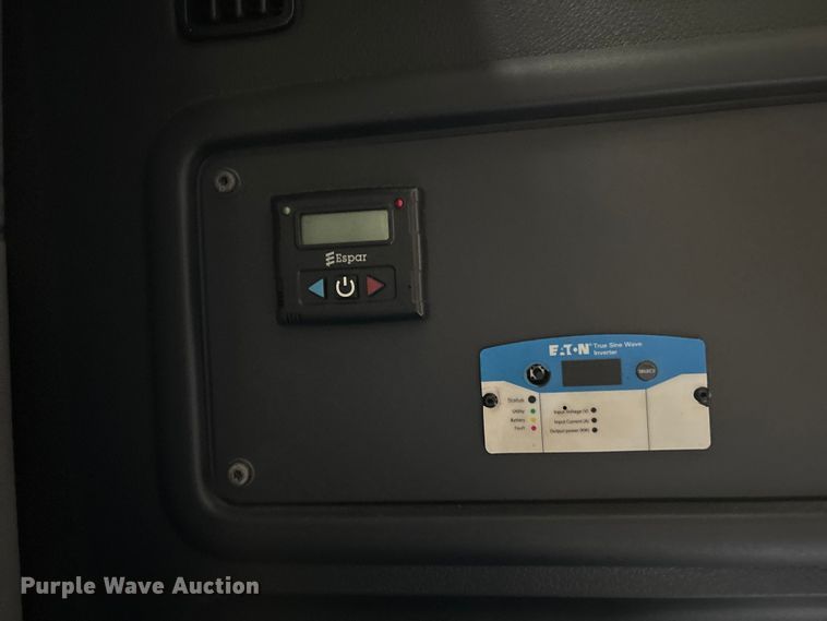 image for item YA3403 2020 Freightliner Cascadia semi truck