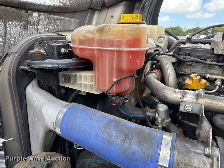 image for item YA3403 2020 Freightliner Cascadia semi truck