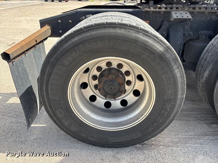 image for item YA3403 2020 Freightliner Cascadia semi truck